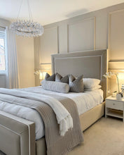 Load image into Gallery viewer, STRIP BED