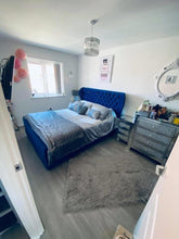 Load image into Gallery viewer, Oxford Winged Beds