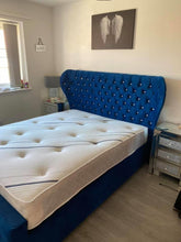 Load image into Gallery viewer, Oxford Winged Beds